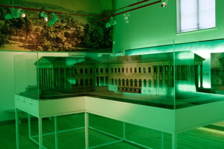 Trämodell av det planerade slottet Stora Haga slott finns som huvudattraktion i Haga parkmuseum. Modellen är mycket detaljerad och var möbelsnickaren Christopher Borenstrands mästerstycke. Delar av modellen kan lyftas av och visar då exakta inredningsdeta